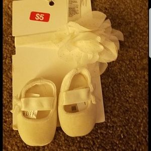 Newborn bow and shoes